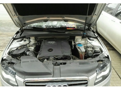 奥迪A4L 2012款 A4L 2.0TFSI 无级 132kw舒适型